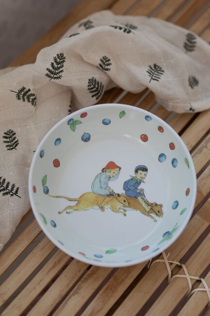 Elsa Beskow Pikku Puten Seikkailu Mustikkametsässä  Suuri Kulho