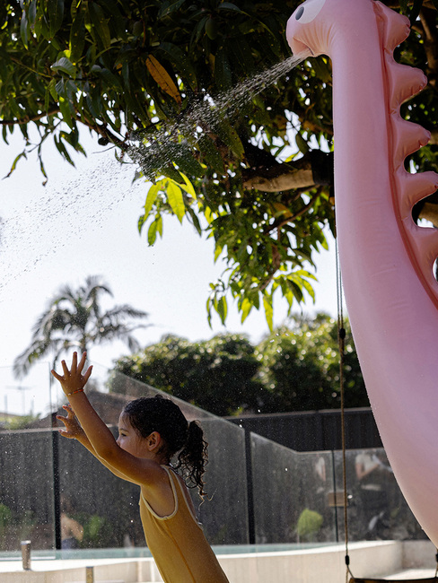 SUNNYLiFE Giant Dino  Puhallettava Sadetin, Into The Wild Pink