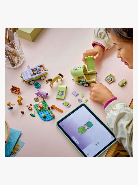 LEGO Friends 42695 Hevosen ja varsan kuljetusvaunu