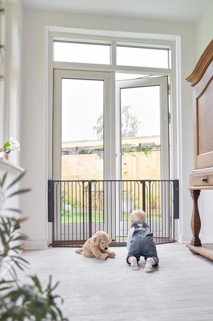 BabyDan CombiFit M Turvaportti 90–146 cm, Musta