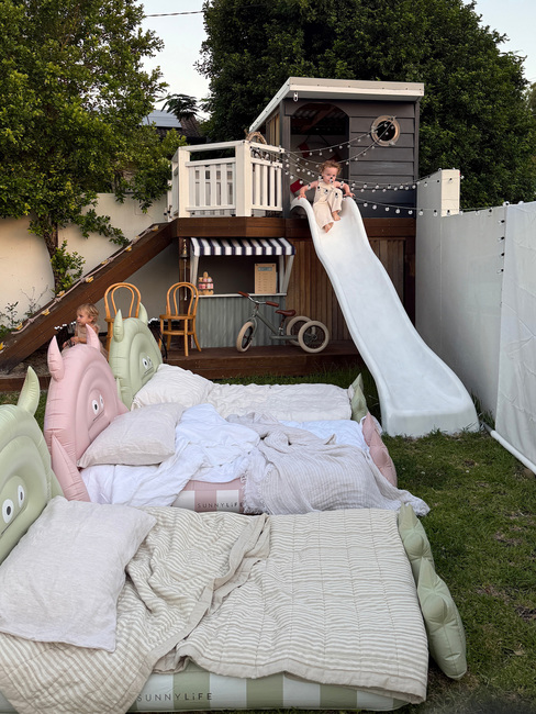 SUNNYLiFE  Puhallettava Lastensänky, Monster Pink