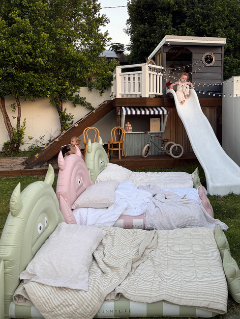 SUNNYLiFE  Puhallettava Lastensänky, Monster Sage