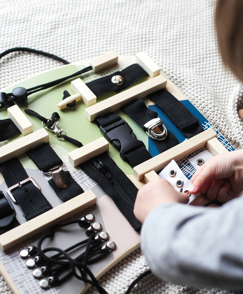 Small Foot Motoriikkataulu + Lukot Ja Nauhat