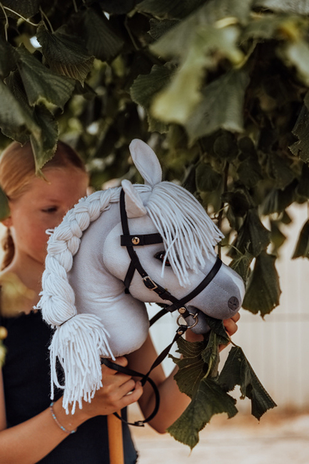 byASTRUP Keppihevonen Sigrid, Valkoinen