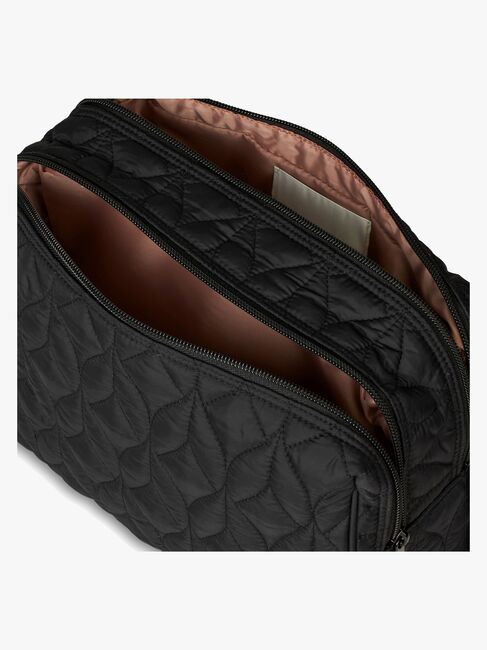 Day ET RE-Q Twist Toilettilaukku L, Black