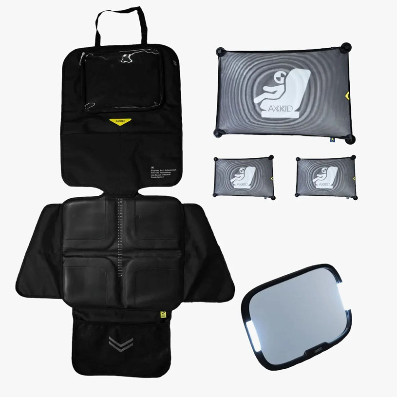 Musta auton istuinsuoja läpinäkyvällä taskulla istuimen takana.