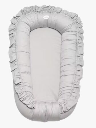 Mini Dreams Cozy Unipesä Röyhelökoriste, Vaaleanharmaa