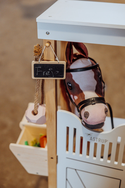 byASTRUP Hevostalli 2 Keppihevoselle