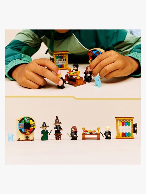 LEGO Harry Potter 76460 Tylypahkan linna: Lajitteluhattuseremonia