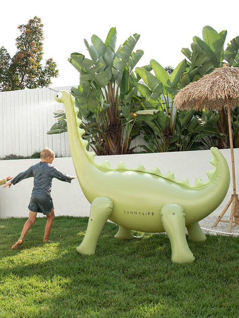 SUNNYLiFE Giant Dino  Puhallettava Sadetin, Into The Wild Khaki