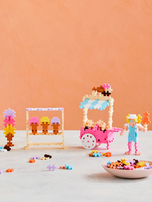 Plus-Plus   Jäätelökioski Rakennussarja 275 Osaa