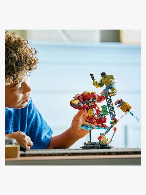 LEGO Super Heroes 76343 Eeppinen taistelu: Hulkbuster vastaan Hulk