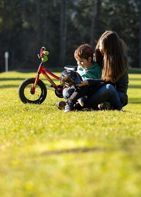 Lazer Pnut KinetiCore 2.0 Pnut KC Pyöräilykypärä Flying Rocket