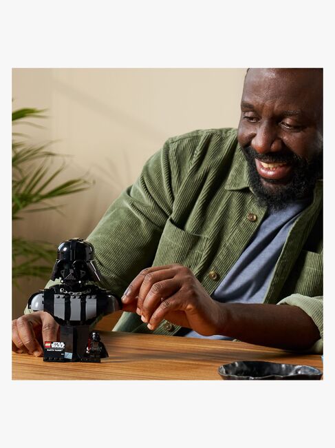 LEGO Star Wars 75439 Darth Vaderin rintakuva