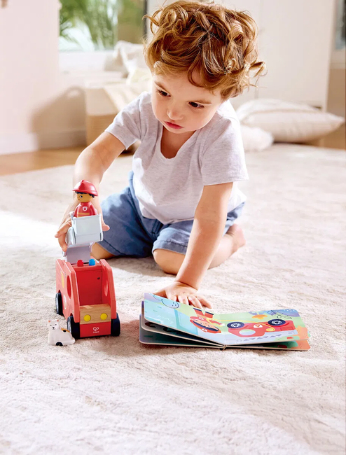 Hape Satukirja + Leikkisetti The Roaring Fire Truck