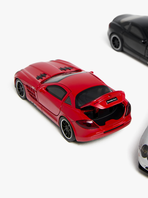 Mercedes Benz SLR McLaren Die-Cast Kilpa-auto 1:32 Lajiteltu