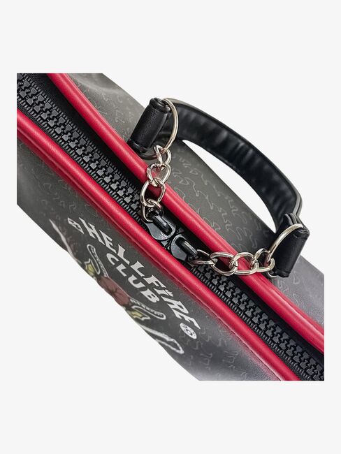 Stranger Things Hellfire Club Toilettilaukku, Musta