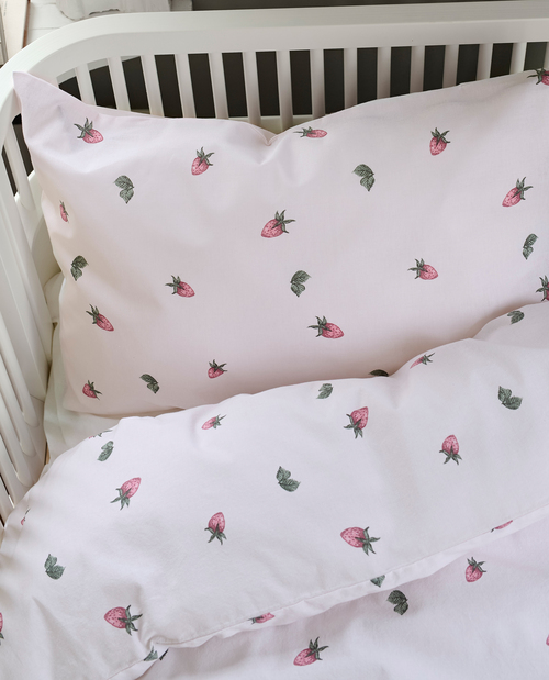 Borganäs Pussilakanasetti Pinnasänky Mansikkaunelma 100x130