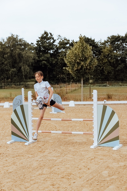 byASTRUP Keppihevonen Sigrid, Valkoinen