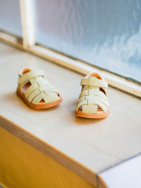 Bisgaard Beka S Sandaalit, Sage