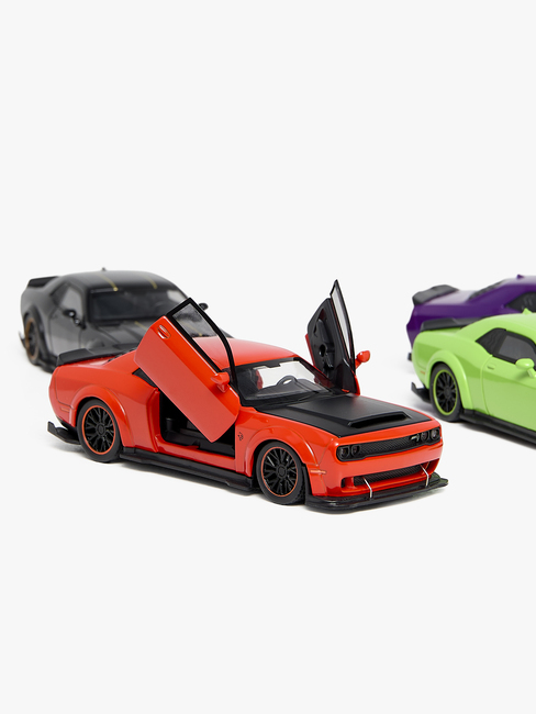 Dodge Modellautos Die-Cast Kilpa-auto 1:32 Lajiteltu