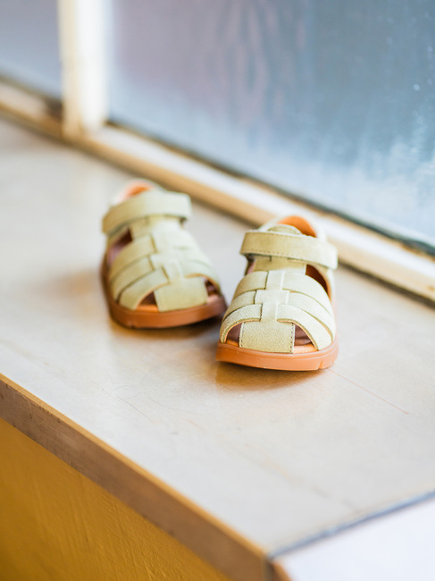 Bisgaard Beka S Sandaalit, Sage