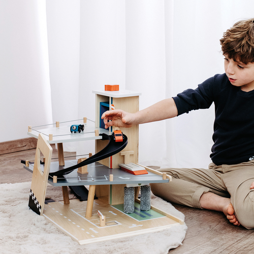 Small Foot Autotalli + Kaksi Autoa