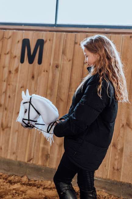 byASTRUP Keppihevonen Sigrid, Valkoinen