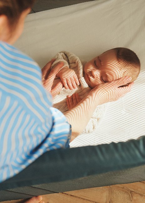BabyBjörn Light Matkasänky + Muotoonommeltu Lakana, Tummanvihreä