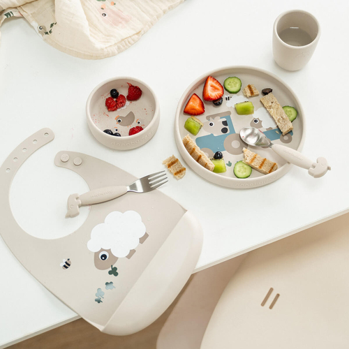 Done By Deer Tiny Farm Silikoni Ruokailusetti Stick & Stay, Sand