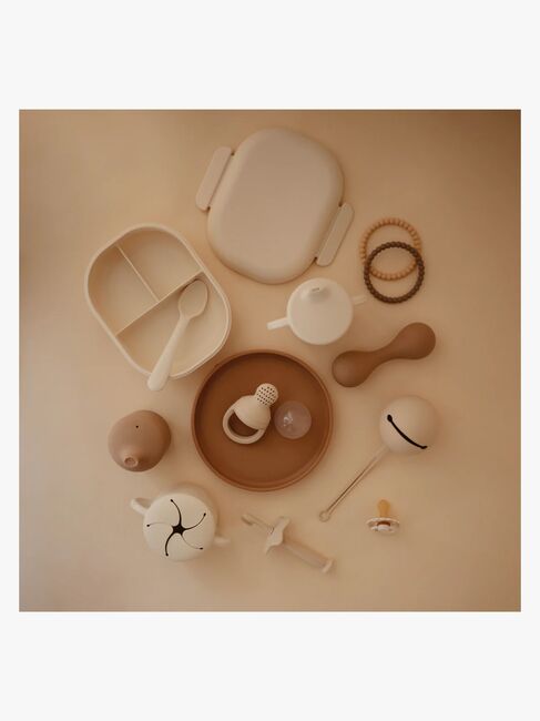 Mushie Eväsrasia, Ivory