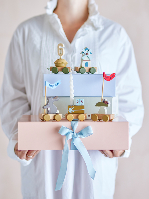 Bloomingville MINI Alfi Syntymäpäiväjuna, Ruskea