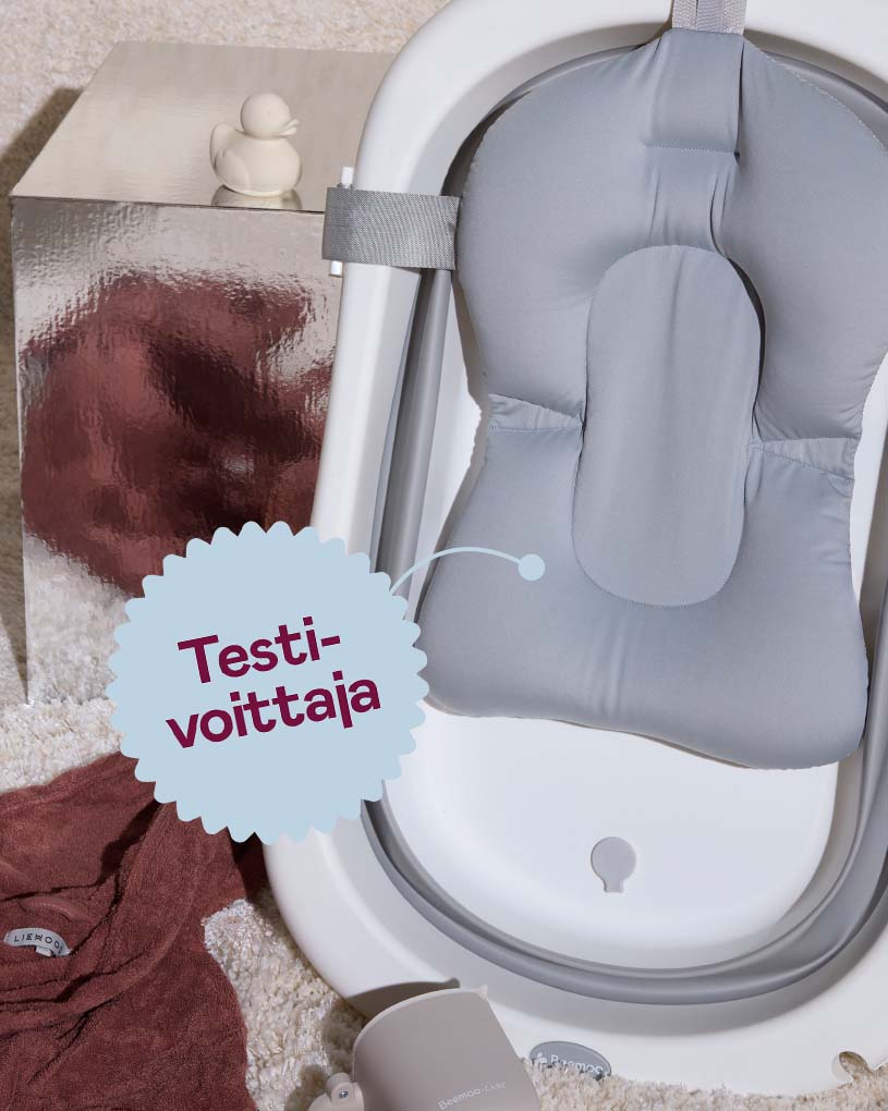 Harmaa kylpyastia, jossa teksti 'Testi-vottaja' sinisessä ympyrässä.