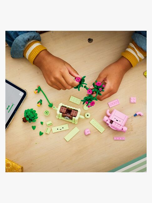 LEGO Botanicals 11506 Keinuvat kasvit