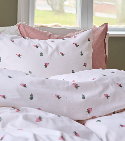 Borganäs Pussilakanasetti Pinnasänky Mansikkaunelma 100x130