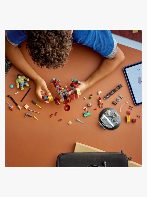 LEGO Super Heroes 76343 Eeppinen taistelu: Hulkbuster vastaan Hulk