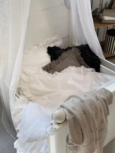 Mini Dreams Pussilakanasetti Vintage Röyhelökoriste Pinnasänky, Valkoinen