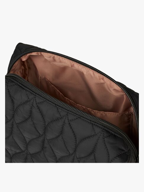 Day ET RE-Q Twist Toilettilaukku S, Black