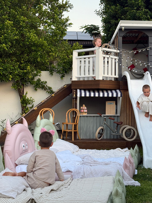 SUNNYLiFE  Puhallettava Lastensänky, Monster Pink