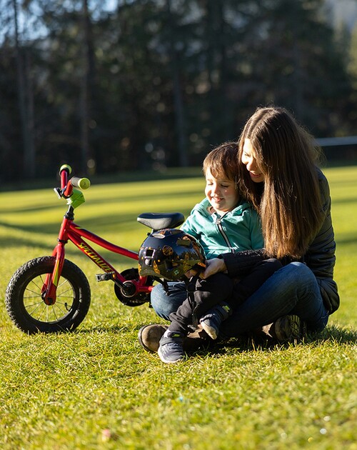 Lazer Pnut KinetiCore 2.0 Pnut KC Pyöräilykypärä Flying Rocket