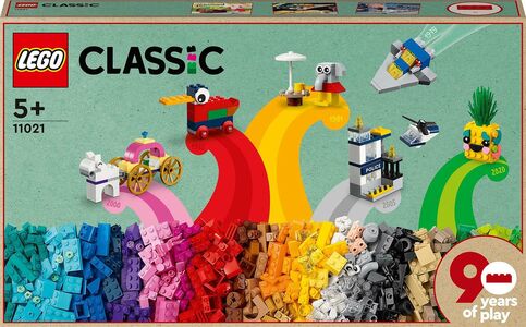 LEGO Classic 11021 90 vuotta leikkien lumoissa