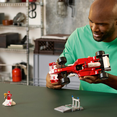 LEGO Icons 11375 Ferrari F2004 ja Michael Schumacher