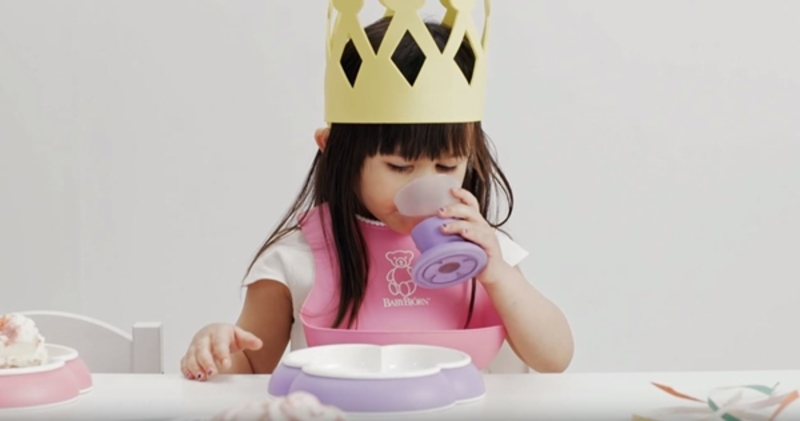 prinsessa dricker glaset.jpeg